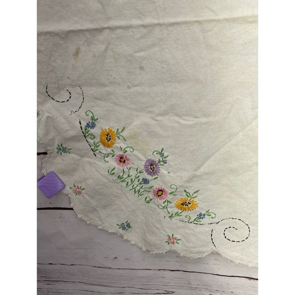 Vintage Linen White Table Cloth Hand Embroidered Flowers 34" X‎ 31.5" - Picture 5 of 5